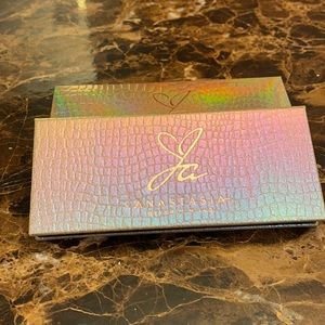 BRAND NEW JACKUE AINA PALETTE
